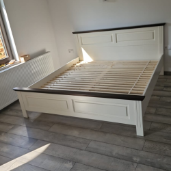 Pat din lemn masiv SEVA Gri Urban  | 120–180 cm