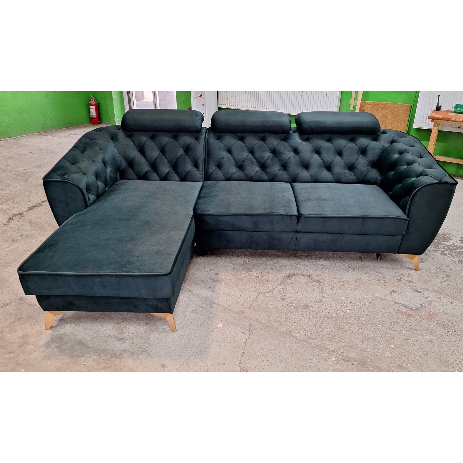 coltar modern de lux,tip chesterfild,extensibil cu lada,cu tetiere reglabile, Luis, stofa verde
