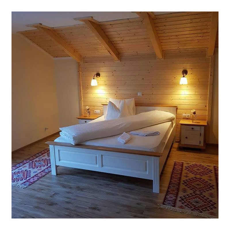 Set mobila dormitor din lemn masiv, finisaj alb cu natur