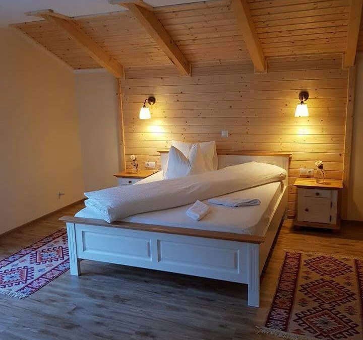 Odihnă și relaxare totală: Descoperă beneficiile unui pat din lemn masiv de 160×200 cm